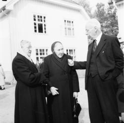 Vardens arkiv. "Sagavold Ungd. skole 60 år. Gudstjeneste v/b