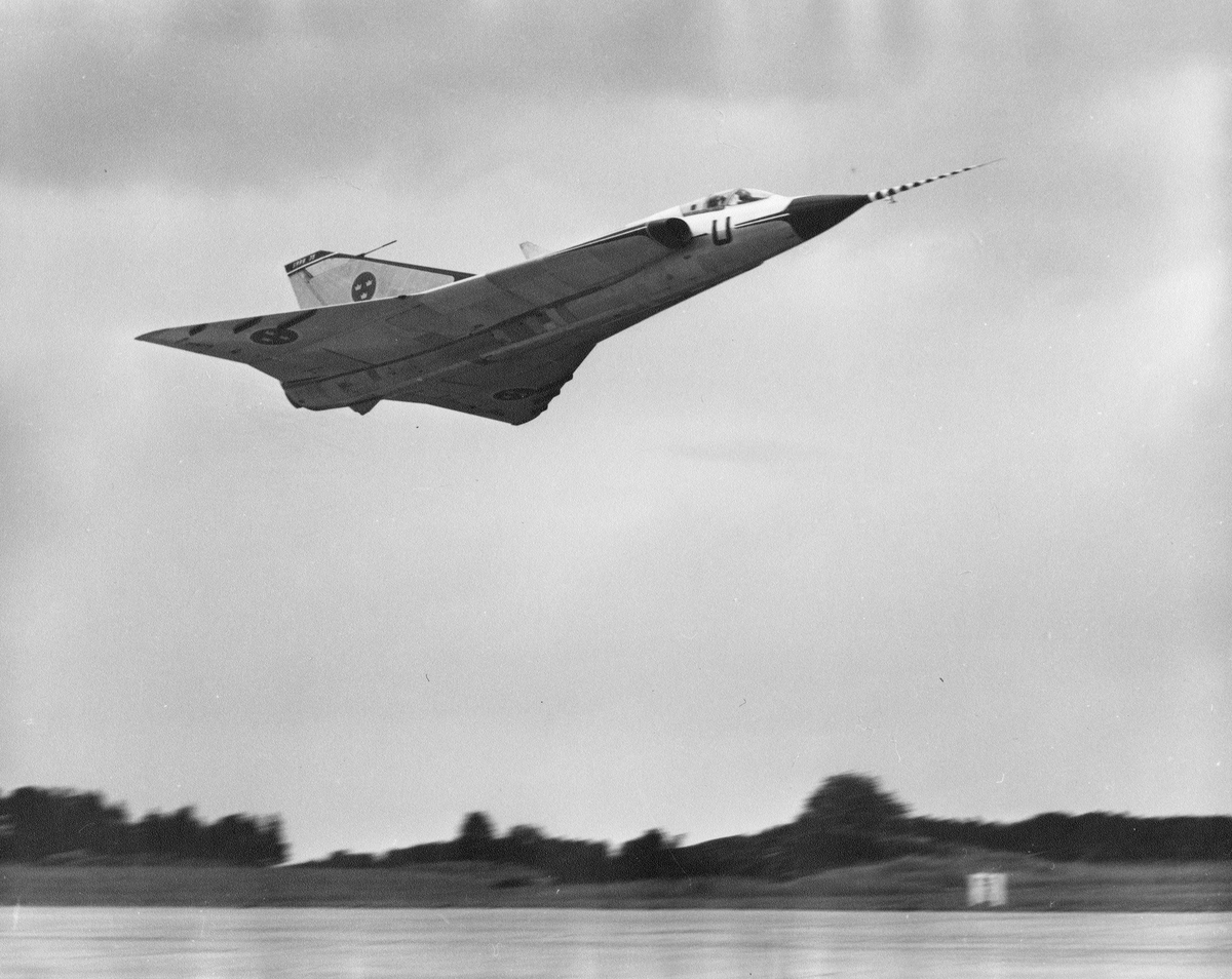 Provflygplan för Saab 35 Draken i luften.