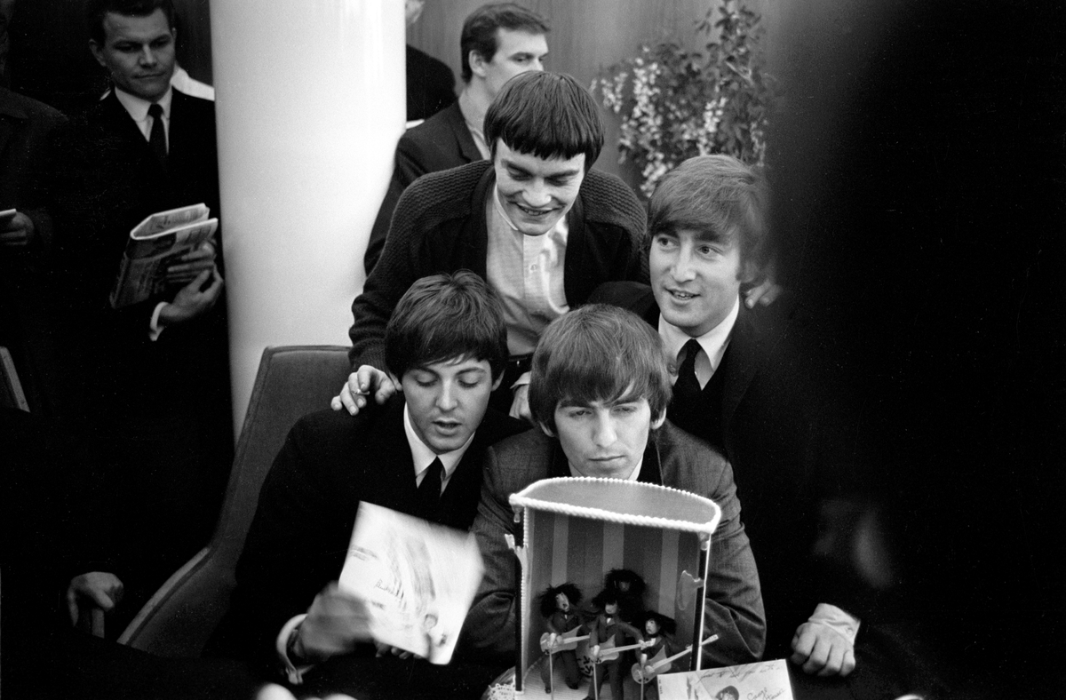 Det engelske bandet The Beatles skal ha konsert i København. Pressekonferanse med fra venstre Paul McCartney, George Harrison,  John Lennon og bak Jimmy Nicol.