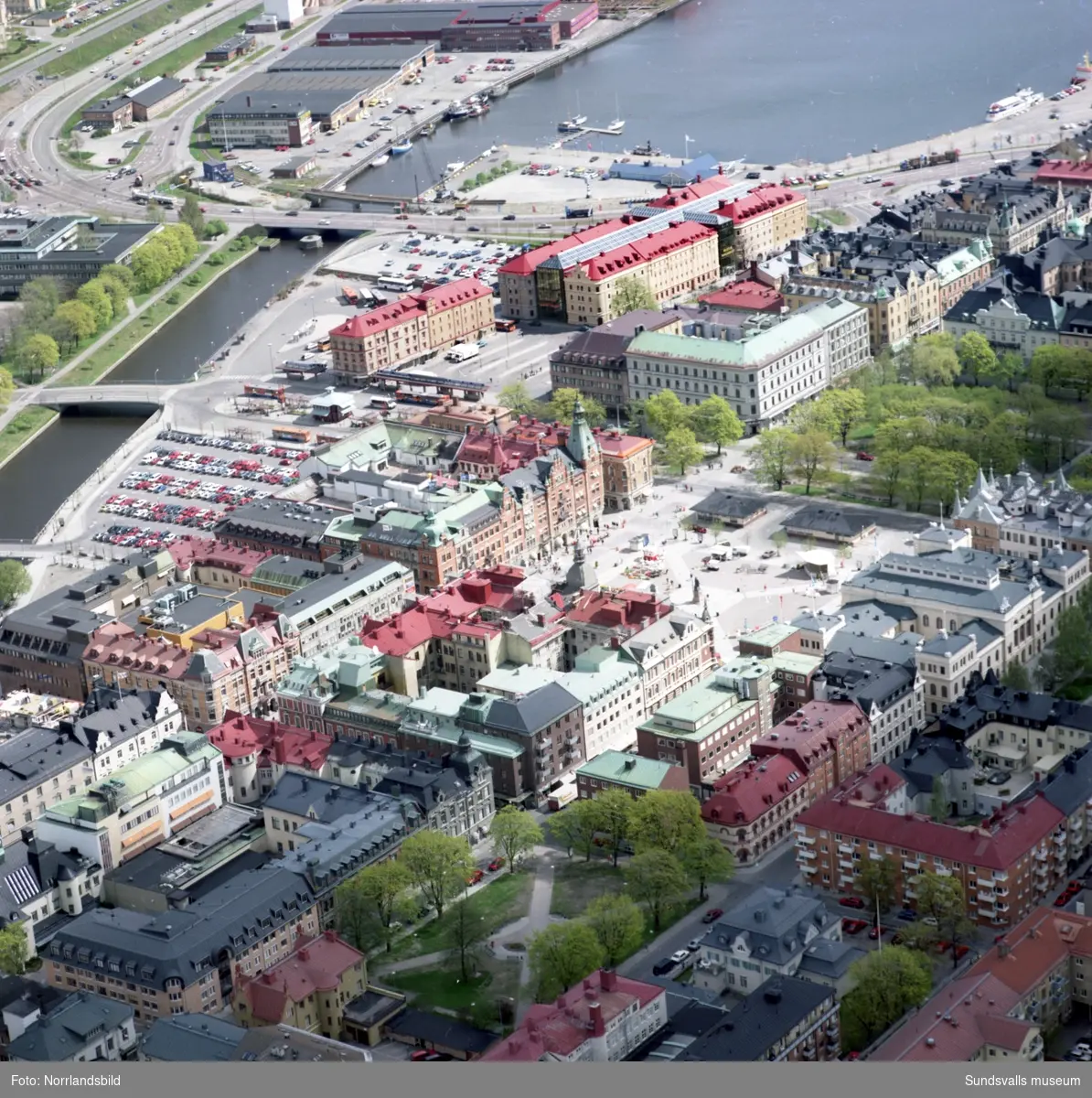 Flygfoton över centrala Sundsvall och Kulturmagasinet.
