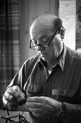 Fluebinding i interiør.