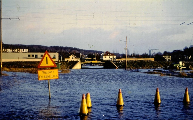 Översvämning vid Labackavägen cirka 1990.