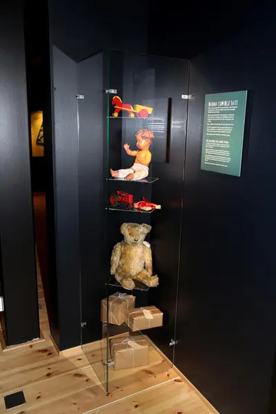 Picture from the exhibition: toys.