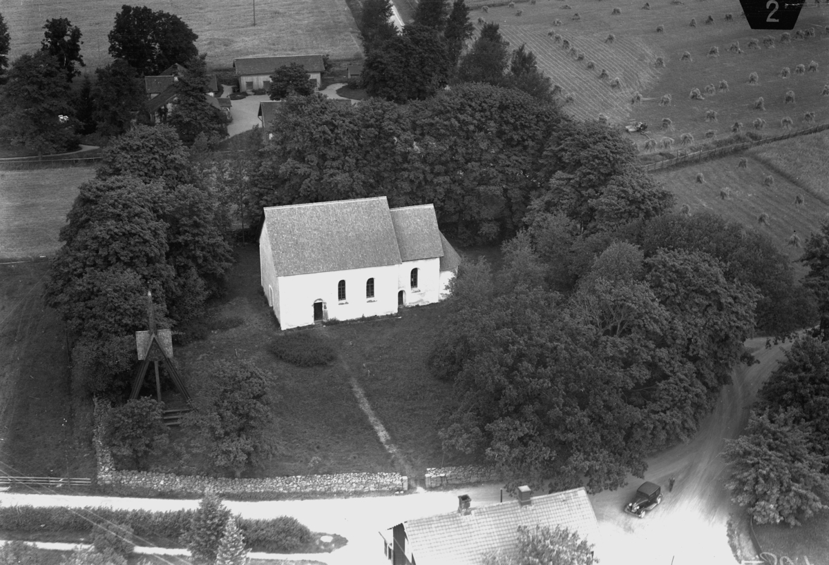 Flygfoto över Myresjö gamla kyrka i Jönköpings län  Nr C 1839