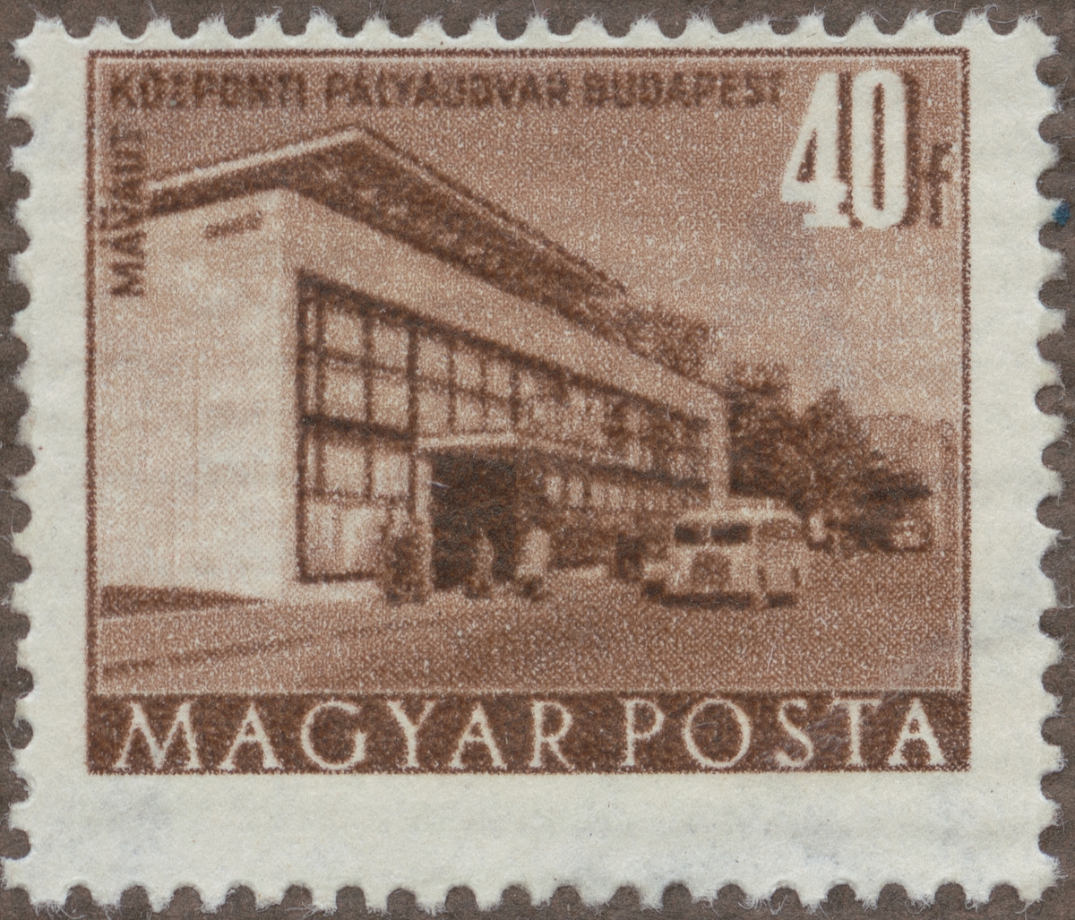 Frimärken ur Gösta Bodmans filatelistiska motivsamling, påbörjad 1950. Frimärke från Ungern, 1951. Motiv av Förorts Bussterminal - Budapest - "Återuppbyggnadsserie."