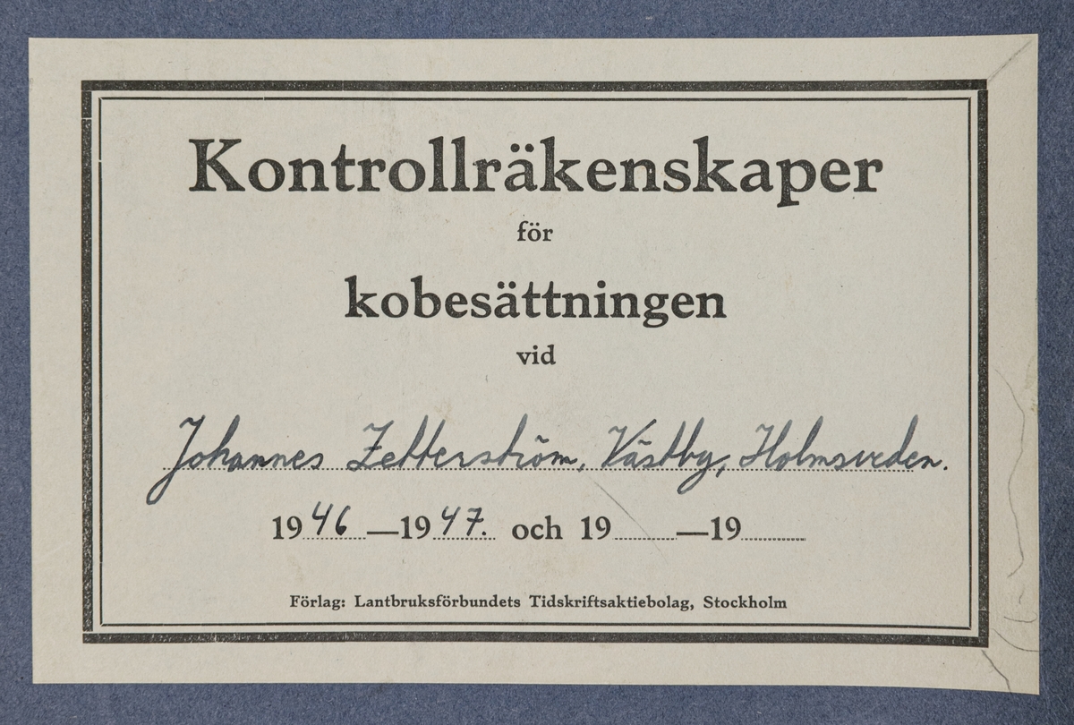 Häfte med kontrollräkenskaper för kobesättning vid Johannes Zetterström, Västby, Holmsveden, 1946-1947.
Blå pärm av grövre papper. Förtryckta sidor.
Lantbruksstyrelsens formulär från 1938.