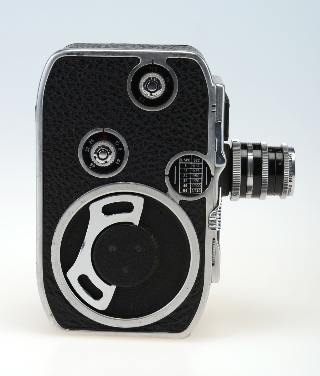 Filmkamera med tilpasset etui, til 8mm film.