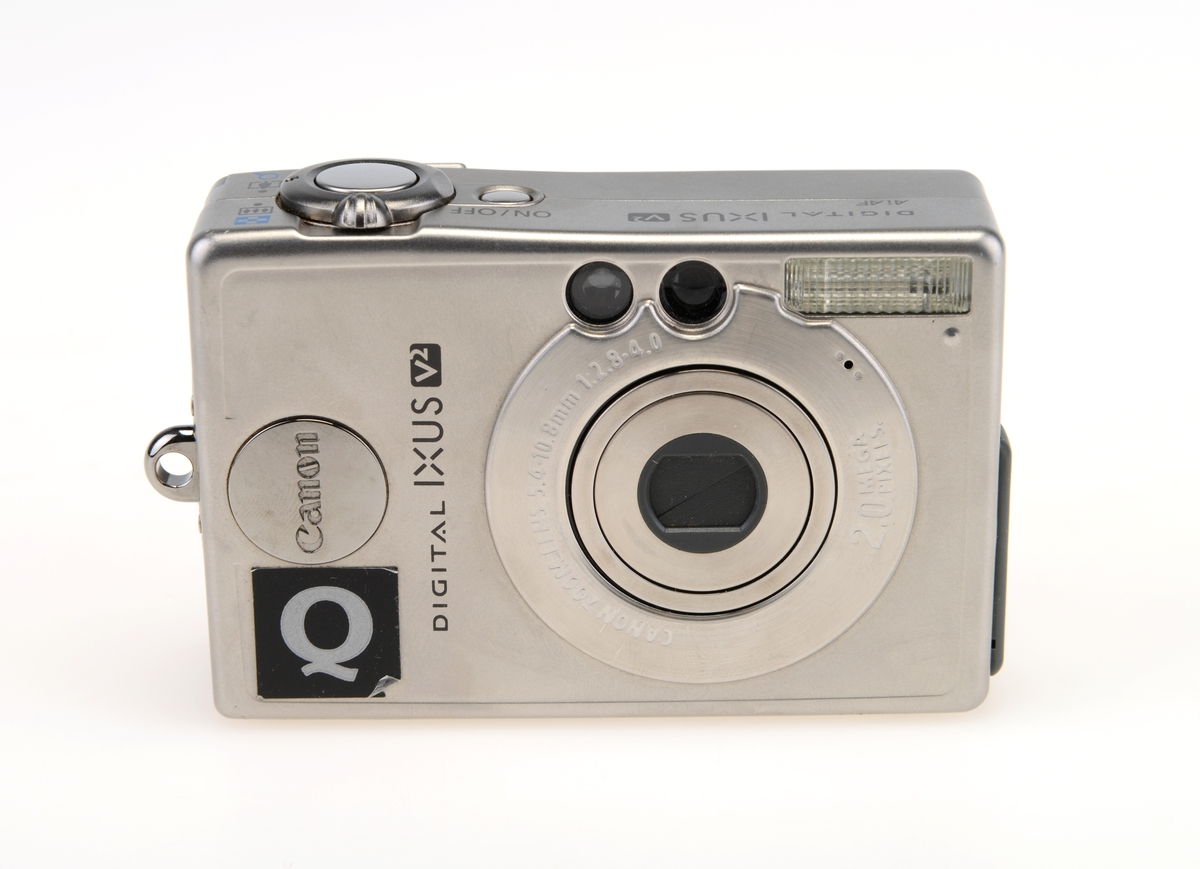 Digitalt fotokamera med brosjyrer og CD.