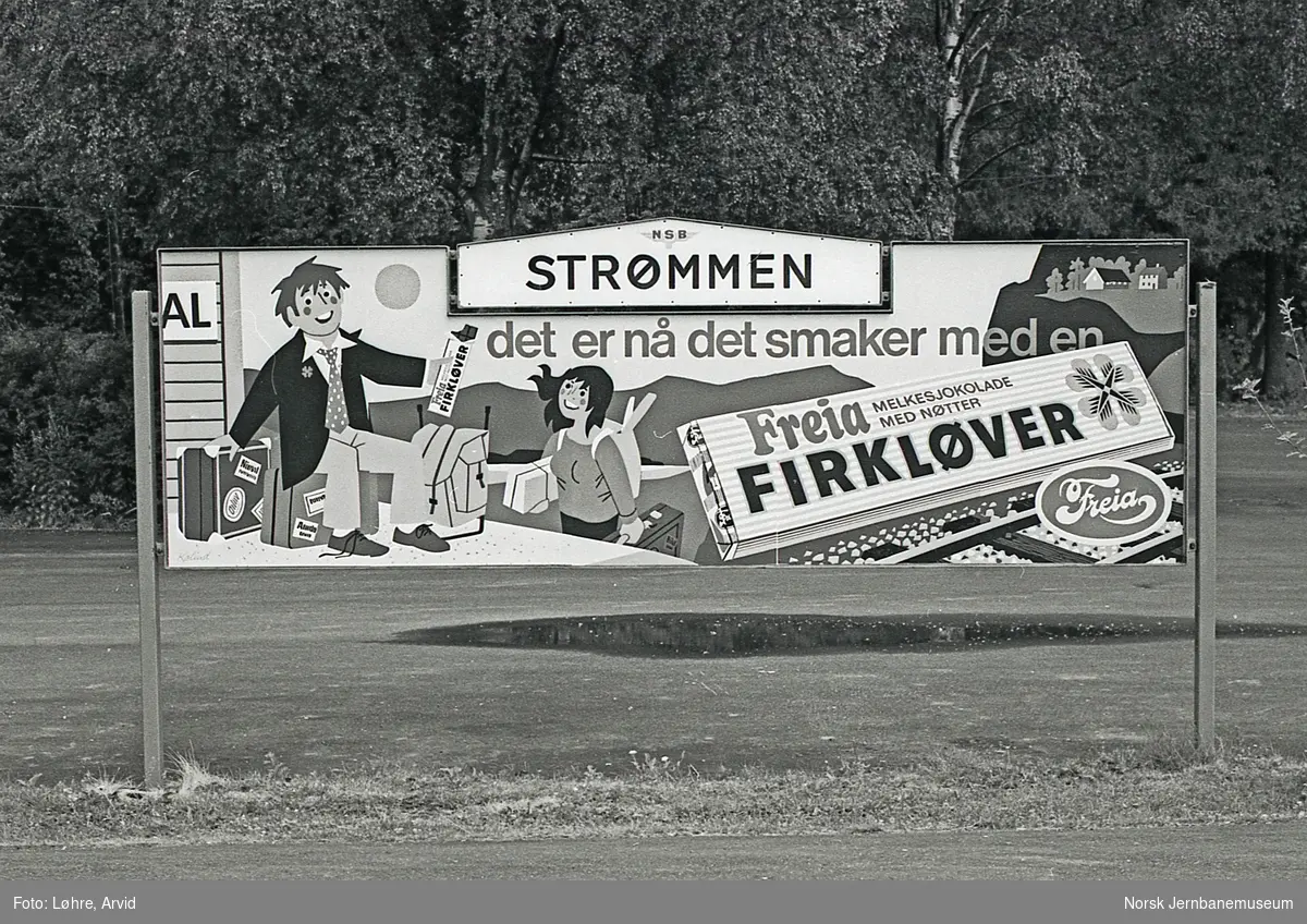 Reklame for firkløver på Strømmen stasjon