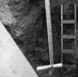 Fra ei nedgravd grop på et av jordene på Hov i Løten i Hedma
