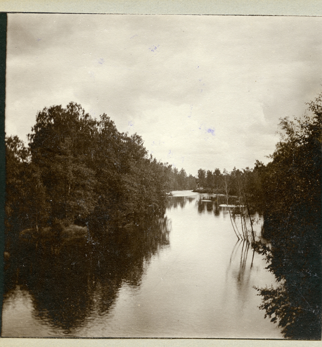 Västanfors sn, Fagersta kn, Strömsholms kanal.
Stereoskopiskt foto (3-D), 1909.