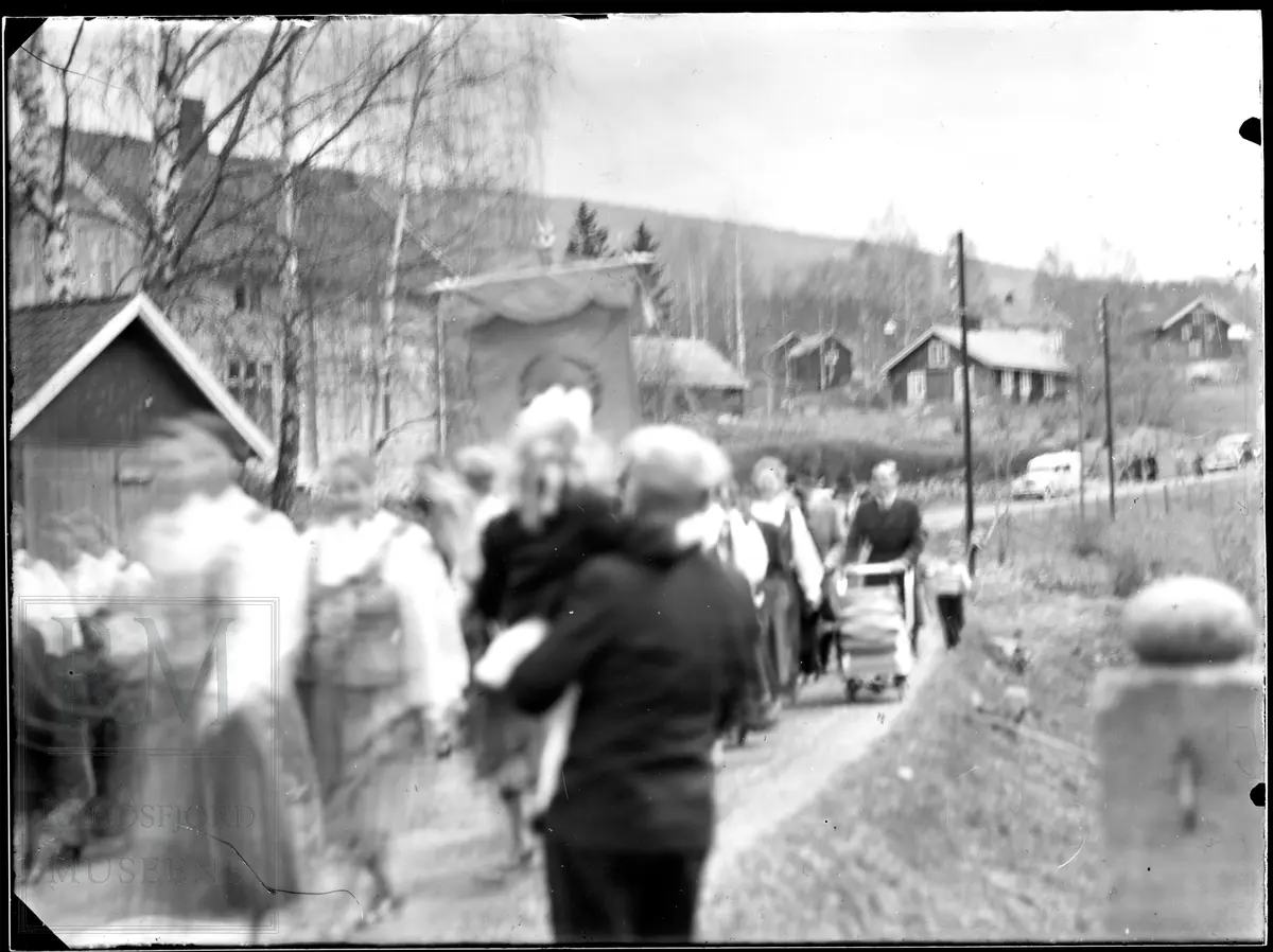 17. mai tog kommer Ålsvegen på Jaren med musikkorps i fronten.