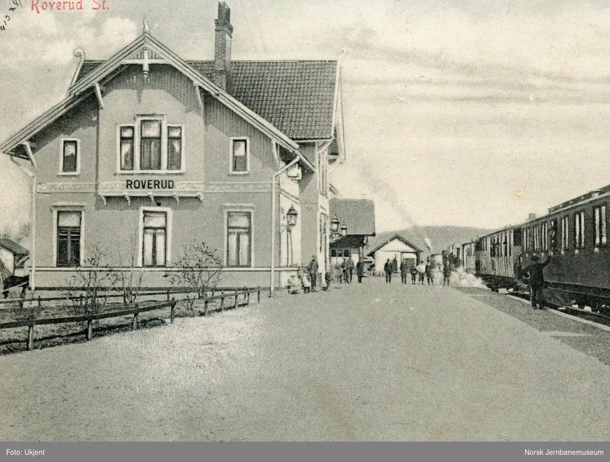 Persontog på Roverud stasjon på Solørbanen