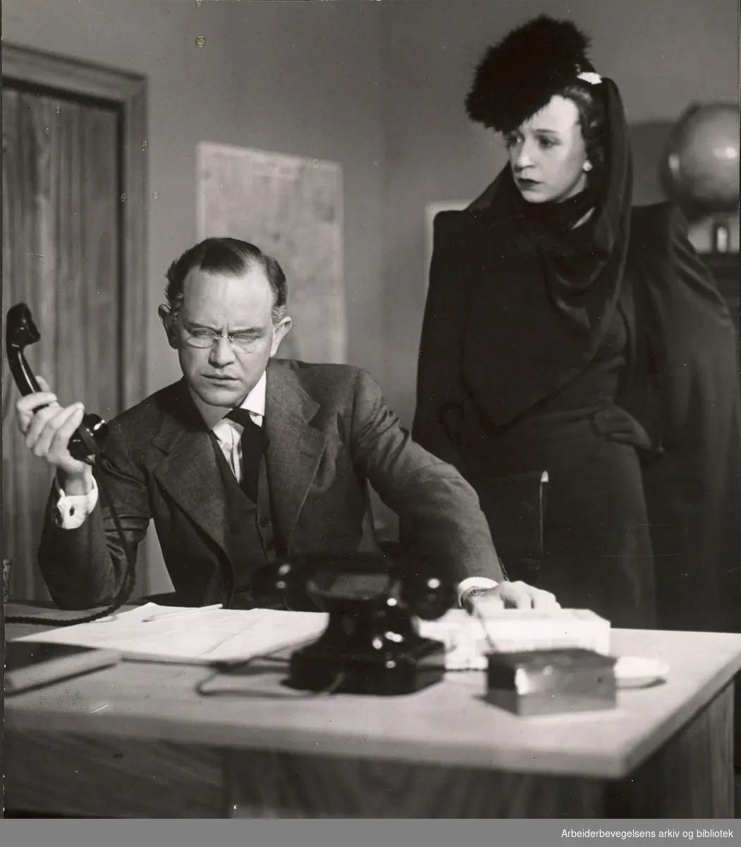 Tore Foss og Wenche Foss i "Det store spørsmål" på Centralteatret, våren 1942.