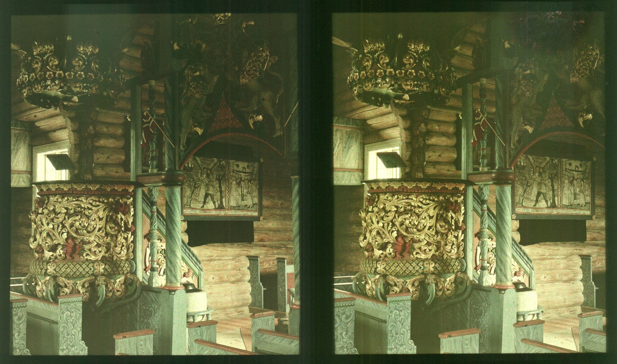 Interiør, Kvikne kirke. Prekestol med baldakin, dekorert med gylne utskårne akantusblader. Tilhører Arkitekt Hans Grendahls samling av stereobilder.