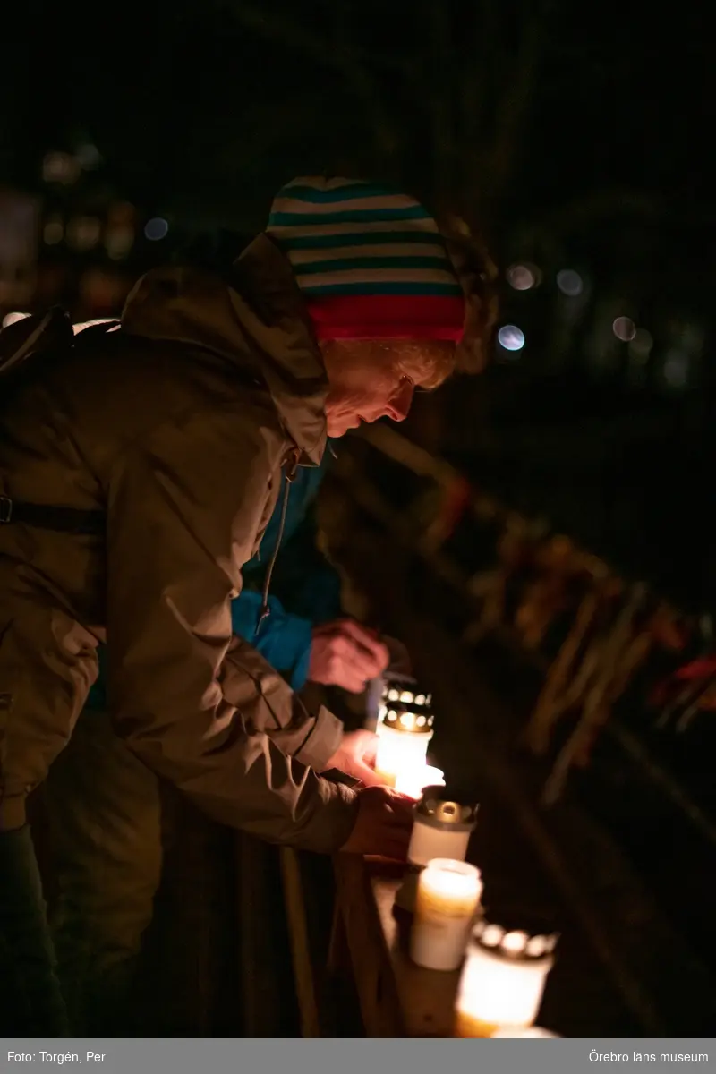 Ljusmanifestation mot rivningen av Järle kvarndamm 10 december 2020.