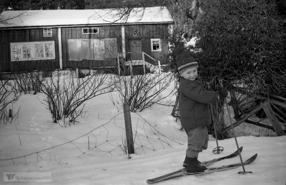 Kvam sitt hus i Bjørsetlia.."rundt nyår 1967"."skitur Pål" .Plassen er i dag Anevegen 10, Mek gnr. 22, på grensa mot Bjørset.