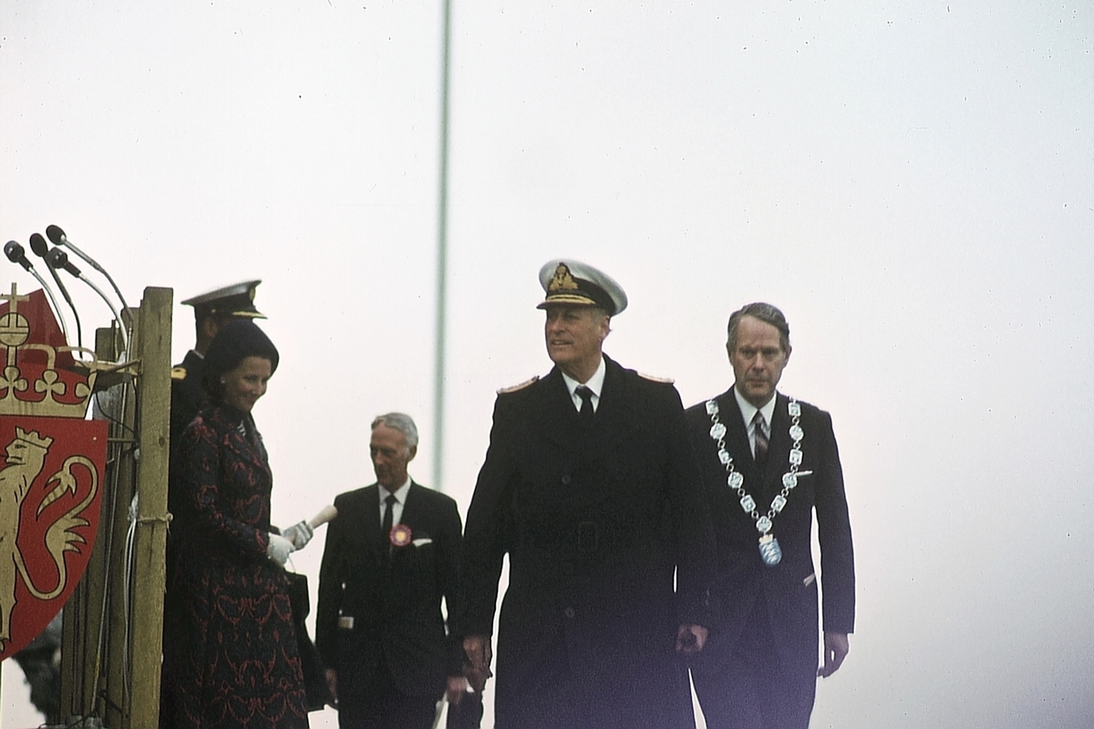 100-årsjubiléet for Haraldsstøtta, 18. juli 1972. Kong Olav V og ordfører Haugland.