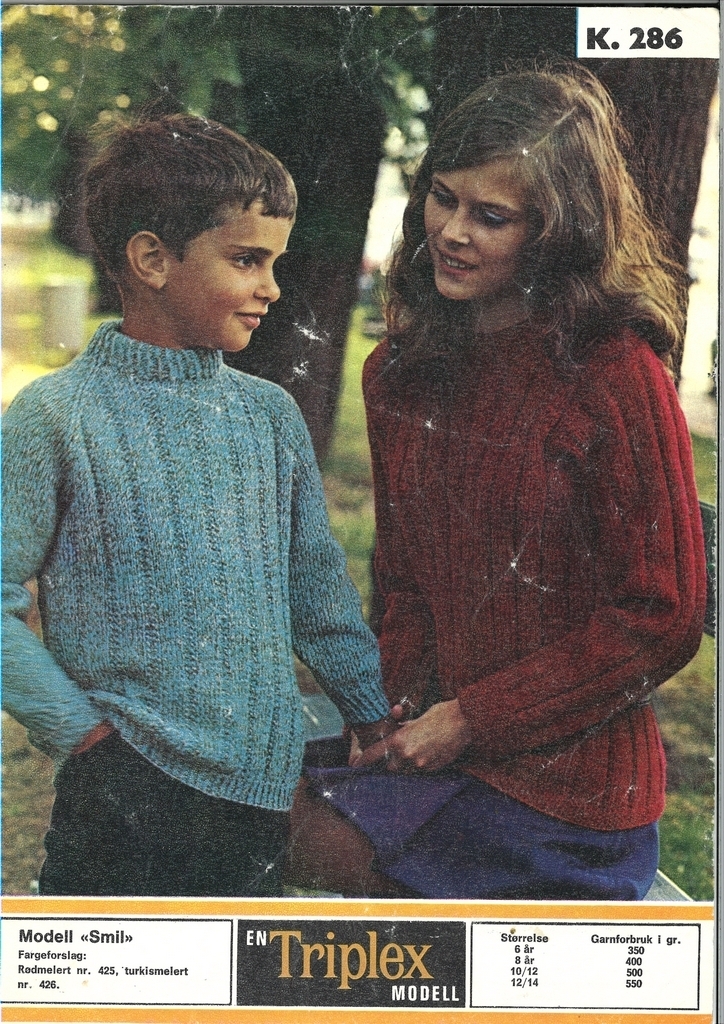 To barn i strikket genser.