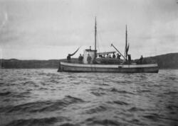 Båten "Bjørn" , 15. august 1920. Fra byggingen av Tårnet kra
