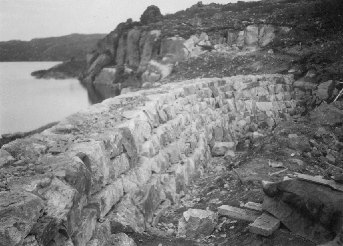 Djupvanndam II, luftsiden, 15. august 1920. Fra byggingen av Tårnet kraftanlegg, Jarfjord, 1919-1920.
