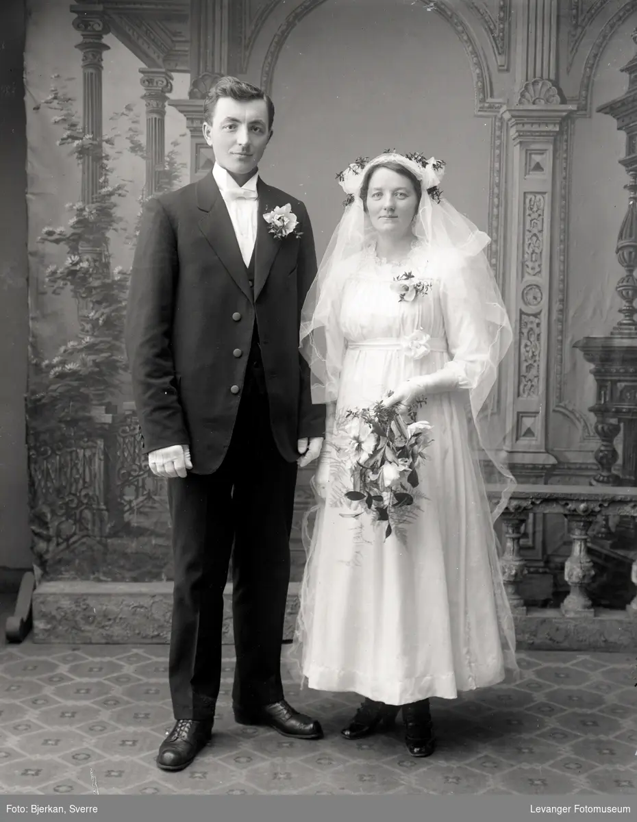 Portrett av brudeparet Borghild og Svend Bertin Gilstad