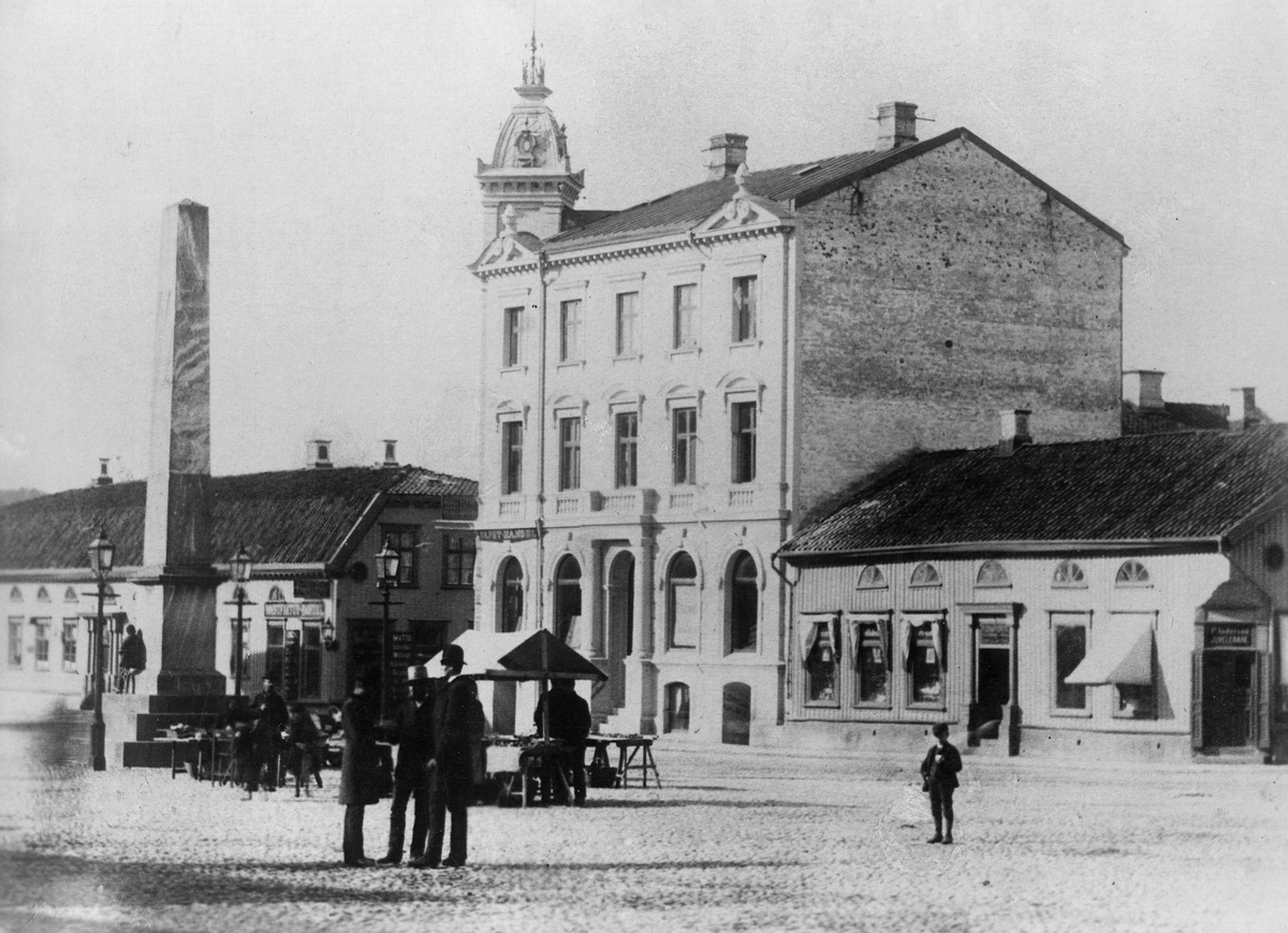 Stora Torget med Obelisken och med kvarteren Jason och Pegasus vid 1880-talet.