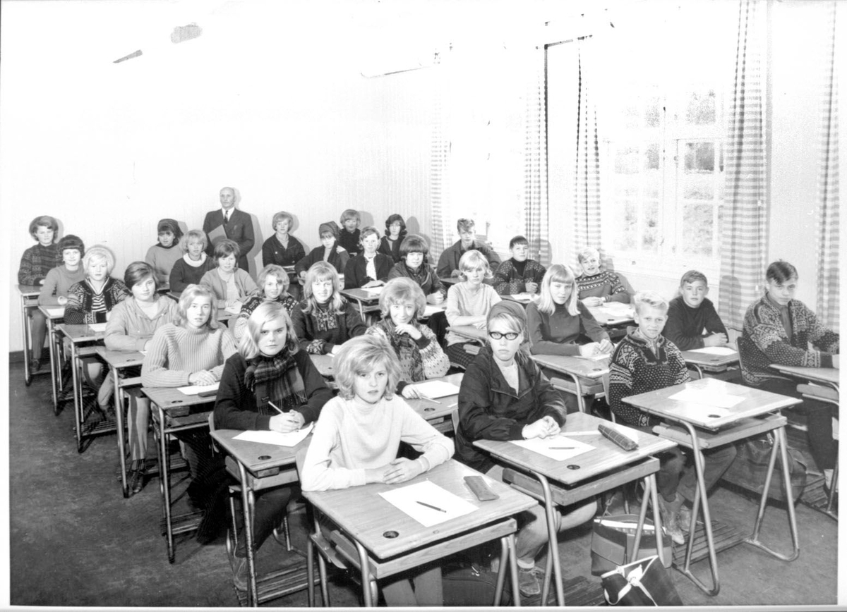 Klasserom med elevar og lærar Hagestad på Bø framhaldsskule