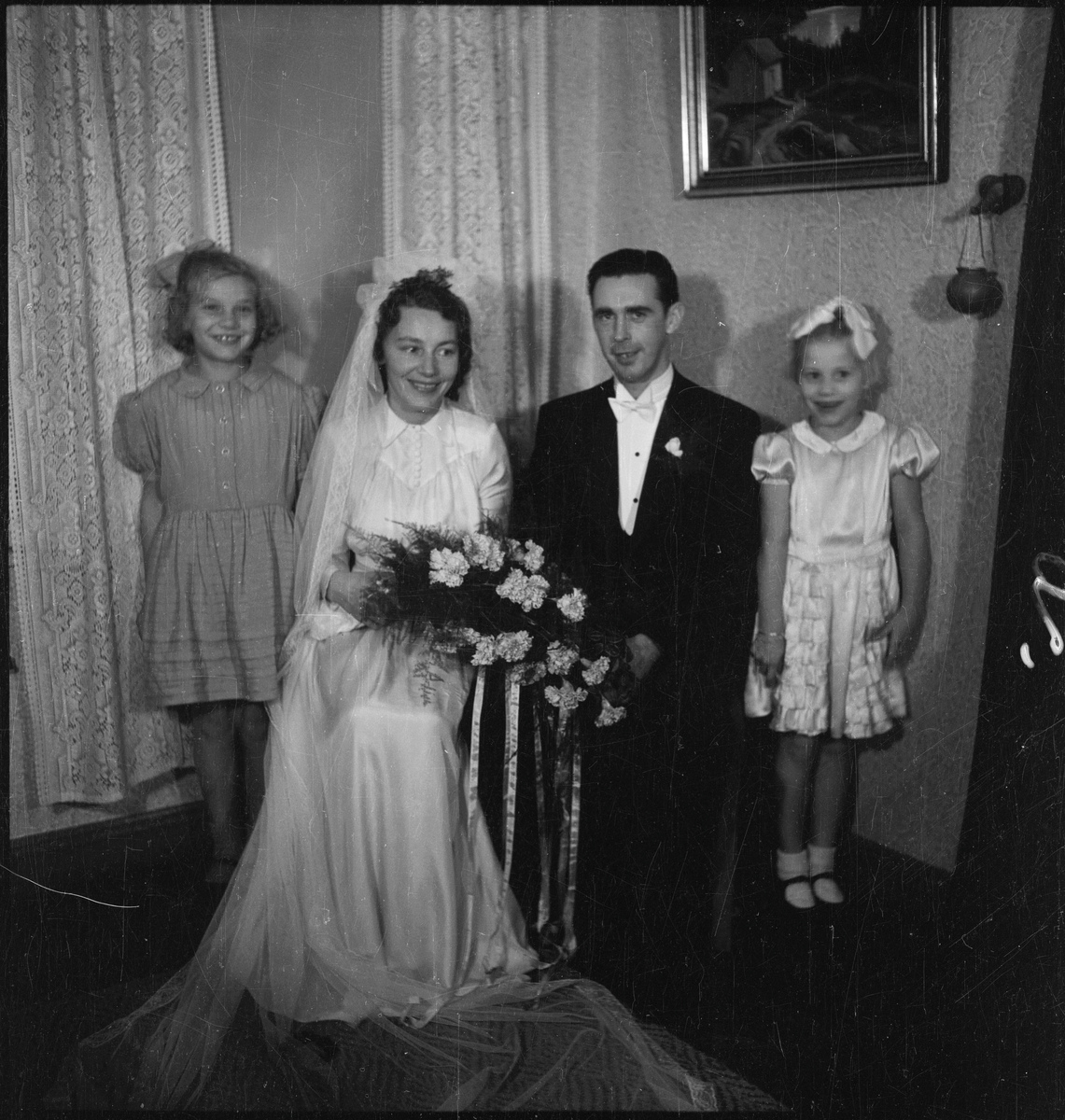 Bruden Dorthea Netland (født Seglem) og hennes mann med deres familier.