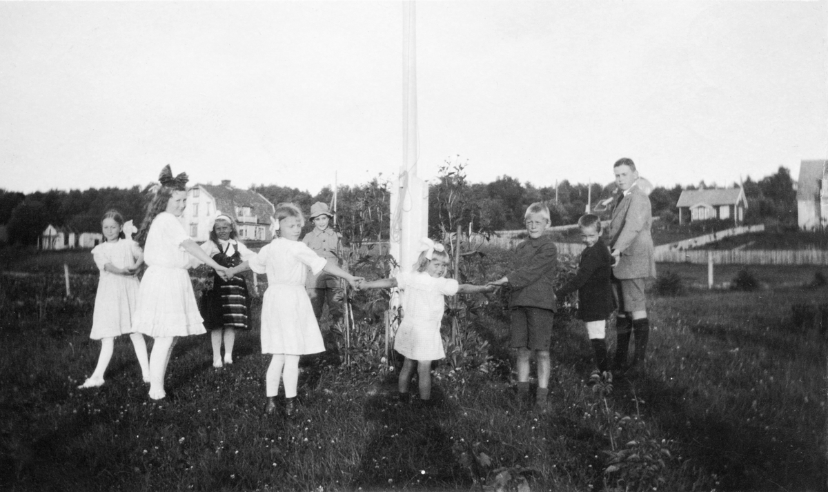 Södra Lerum, lekplats vid Fridhäll, midsommarfirande