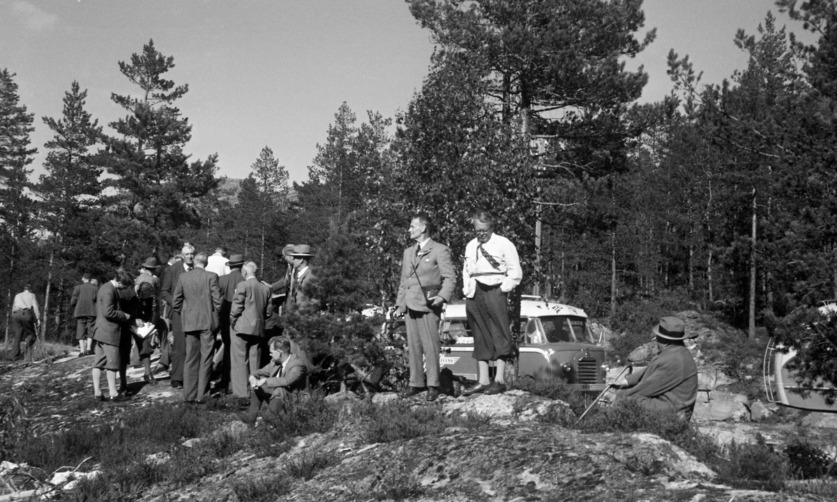 Befaring med Norsk Fløtingsforbund til Telemarkvassdraget 1952. Hvilepause.