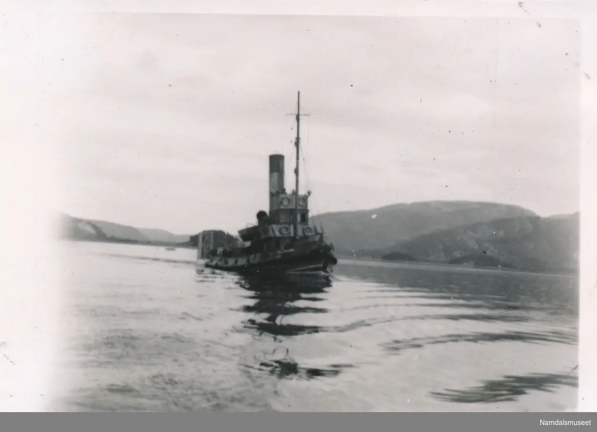 Tysk vaktbåt på streif i Namsenfjorden ved Namsos
