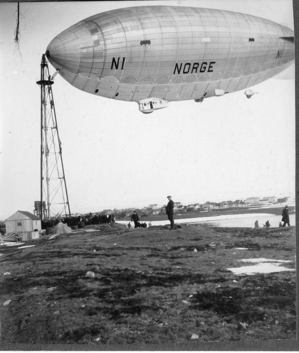 Luftskipet Norge ved masten i Vadsø, 6.mai 1926.
