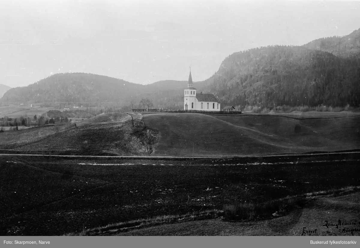 Komnes kirke er en langkirke fra 1881 i Kongsberg kommune, Viken fylke.