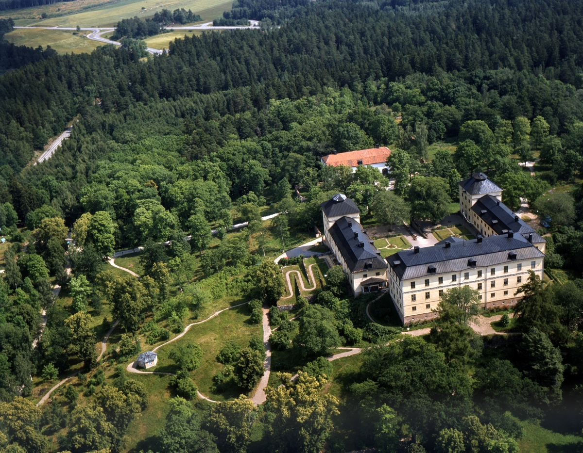 Flygfoto över Löfstad slott.