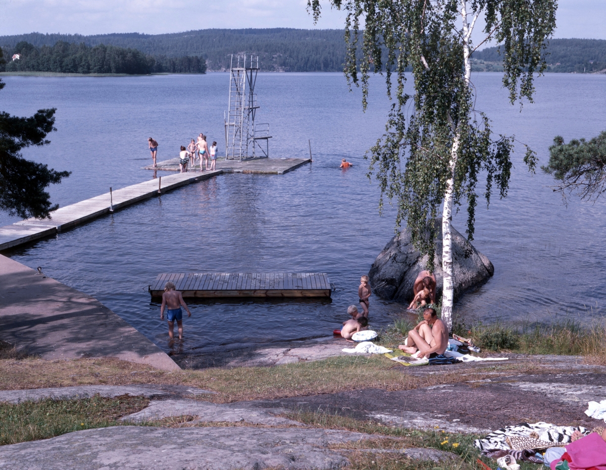 Motiv från badplatsen Näset i Hycklinge. Ögonblick från sommaren 1987.