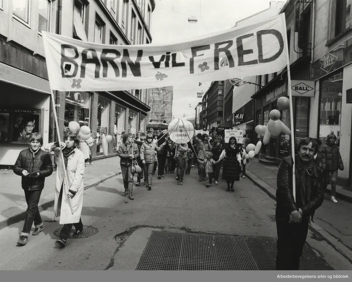 1. mai 1982, Oslo. Parole: Barn vil fred