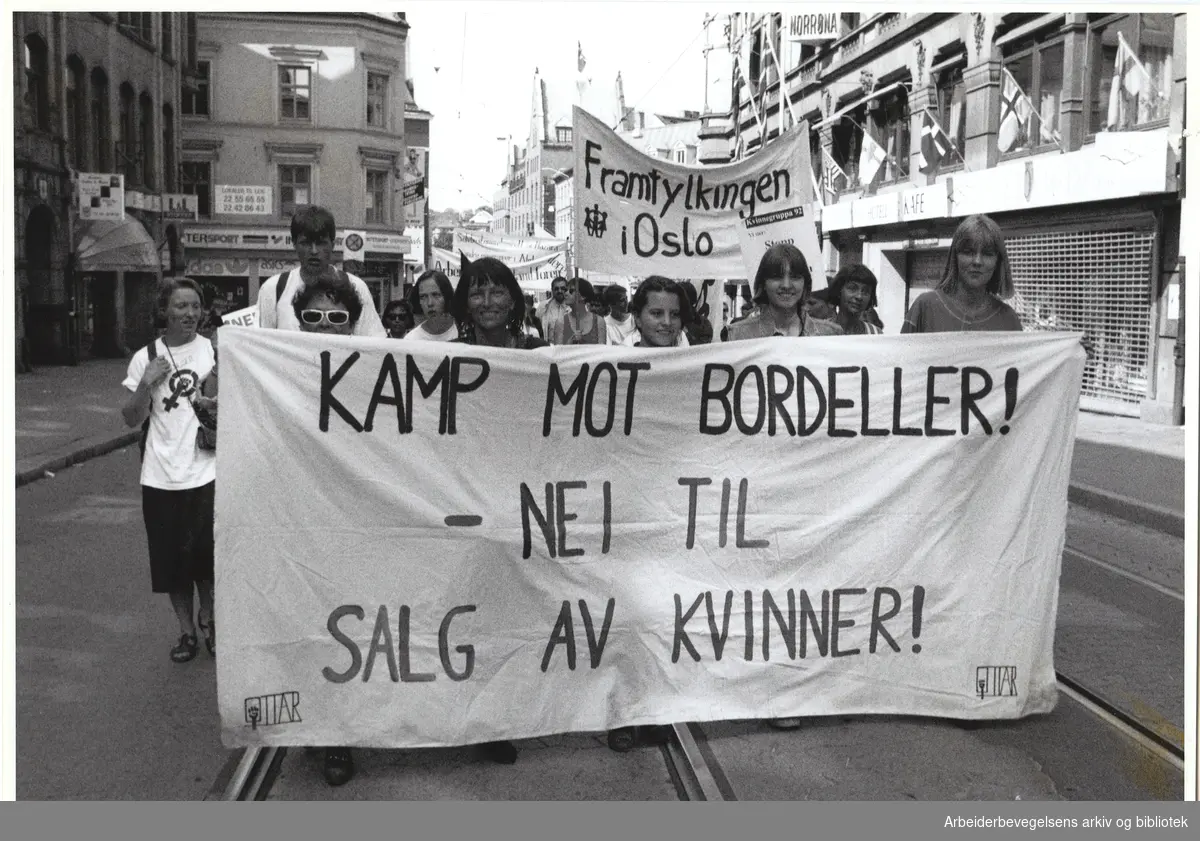 1. mai 1993, Oslo. Parole: Kamp mot bordeller! - Nei til salg av kvinner! Kvinnegruppa Ottar