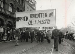 1. mai 1980, Oslo. Parole: Opphev boikotten av OL i Moskva. 
