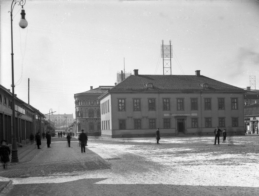 Gamla Rådhuset vid Stora Torget. Till vänster i bild syns Stora Brogatan med Tekniska skolan i fonden.