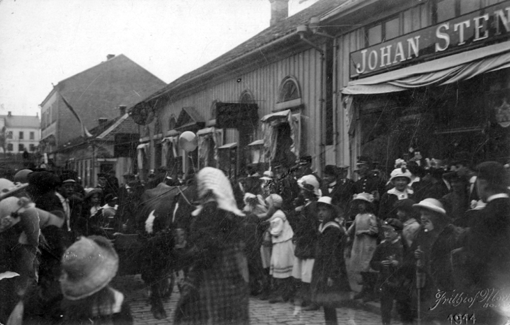 Barnens Dagfirande 1914, Stora Brogatan x Österlånggatan.