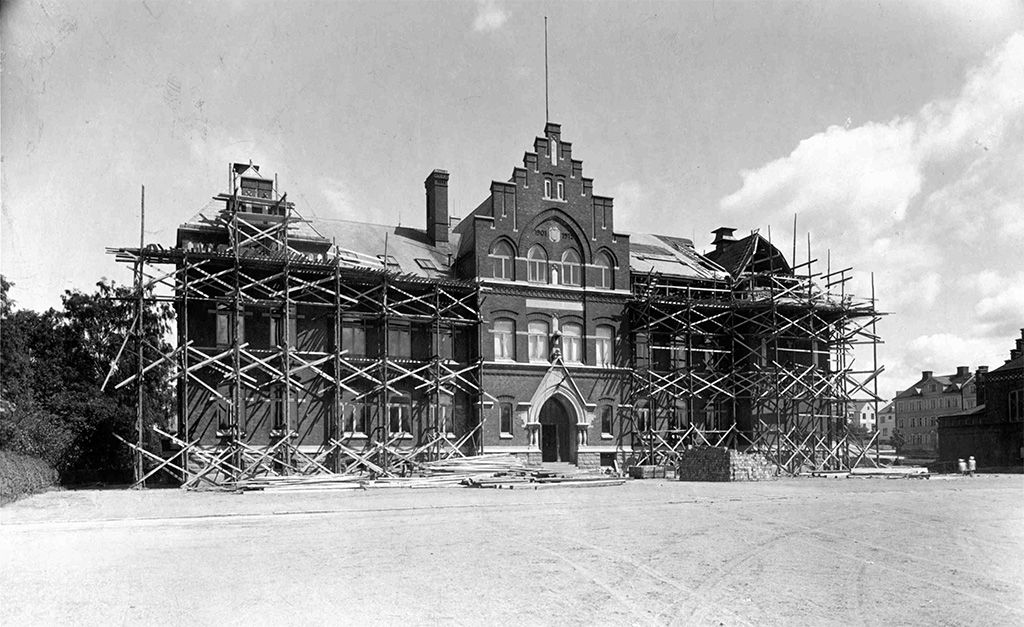 Bygget av Bäckängskolan, Borås. Tagen 9 juli 1922.