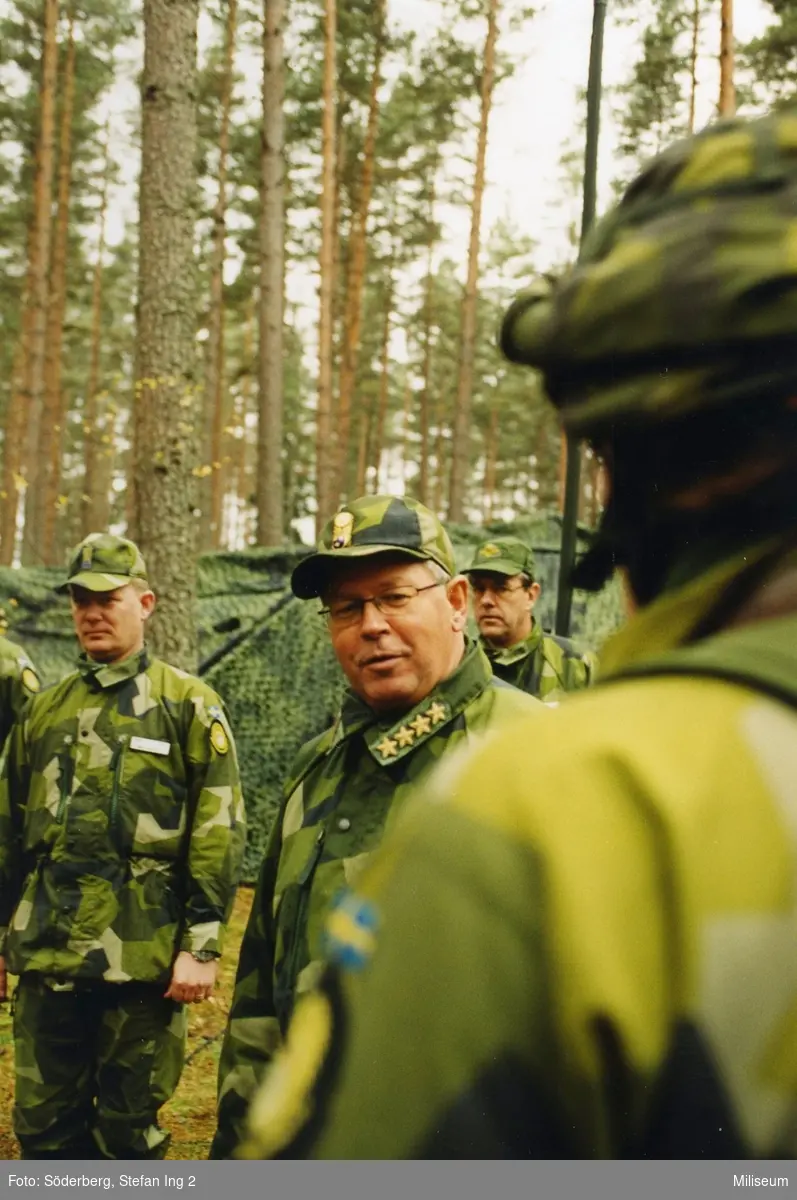 General Johan Hedestedt, överbefälhavare och till vänster överstelöjtnant Tommy Karlsson, Ing 2.