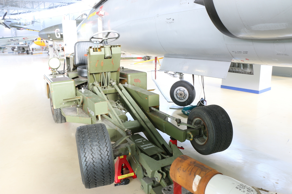 For opplasting av våpen under vinger på F-5/F-104