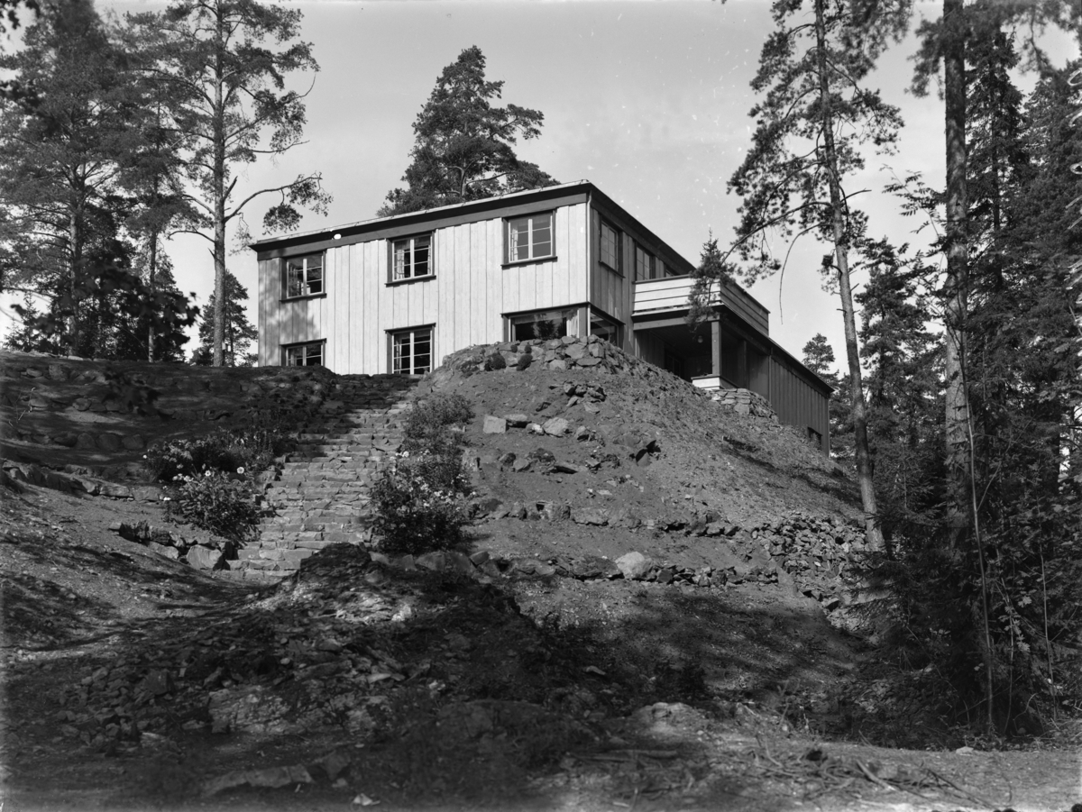 Villa av arkitekt Odd Nansen på usikkert sted i Oslo eller Osloområdet