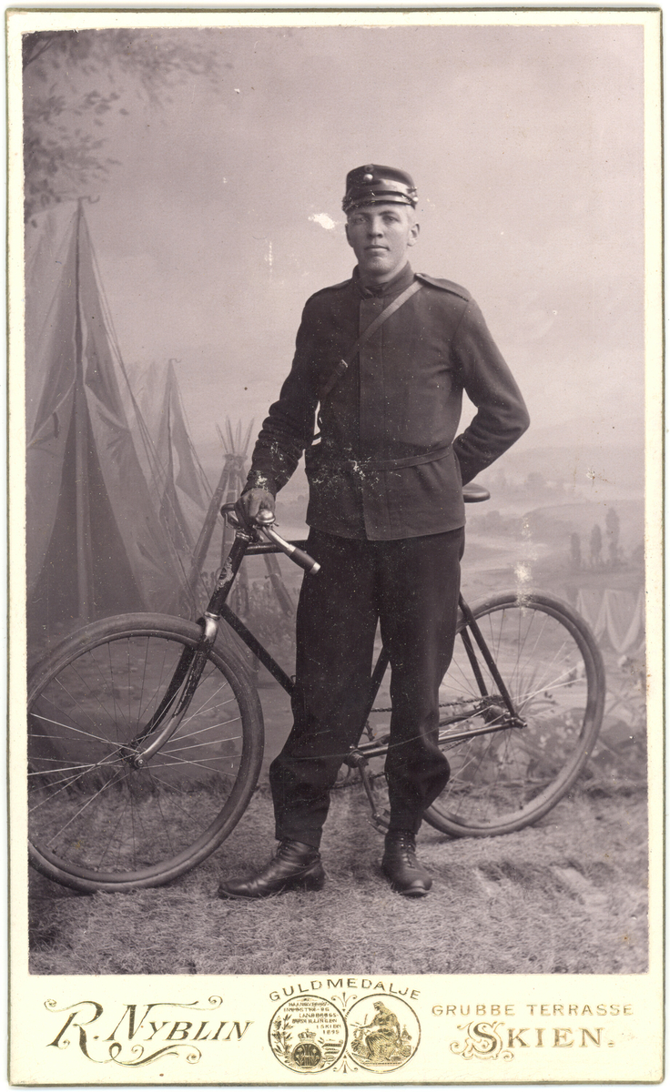 Mann i uniform, Ole Røthe