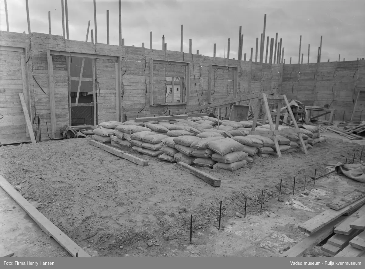 Vadsø nye sykehus i Oscarsgate 29, forskaling under byggeprosessen antagelig i 1959