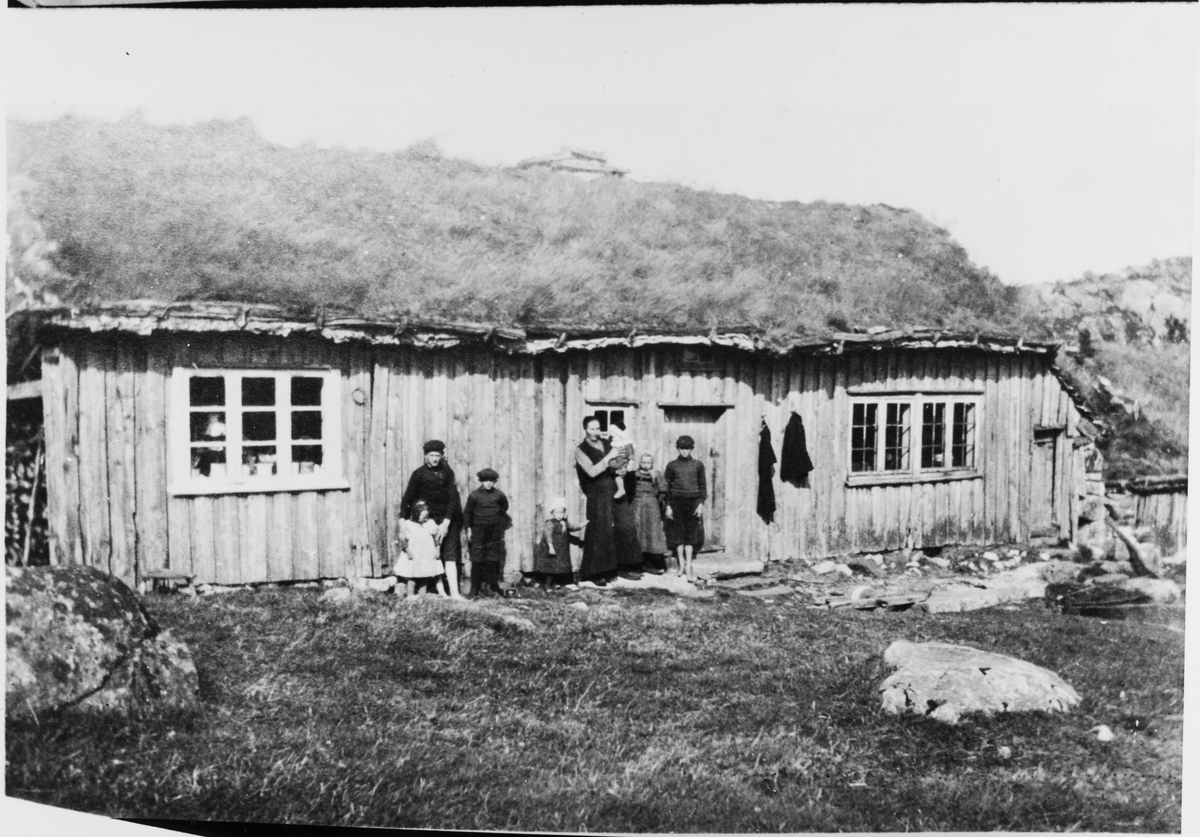 Gravdal i Bjerkreim, 1913. Møller Gravdals hus. I 1876 ble huset flyttet til stedet det står på bildet.