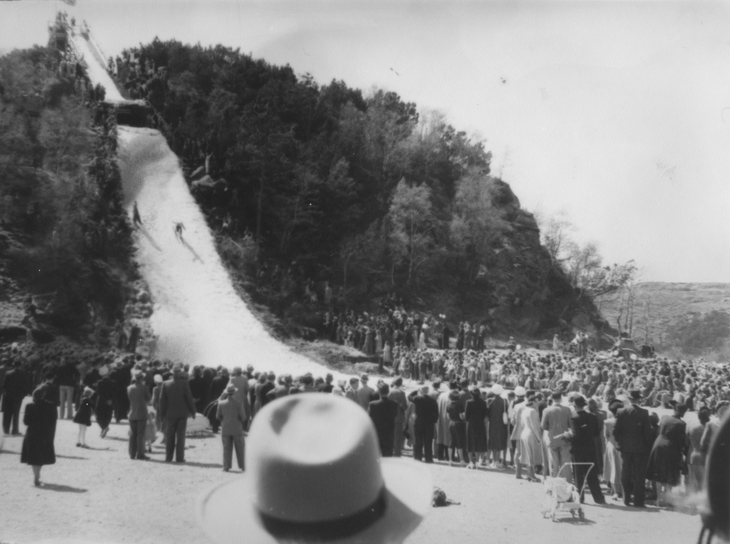 Skihopping i Idrettsparken, 17. mai 1952.