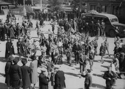 Folkemengden på Torget, 8. mai 1945.